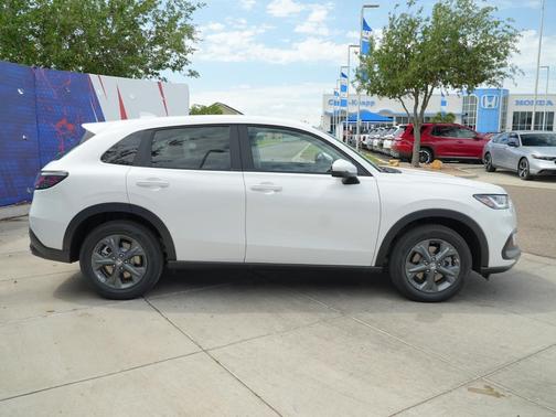 Platinum White Pearl 2026 Honda HR-V LX