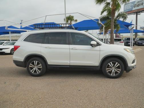White Diamond Pearl 2017 Honda Pilot EX