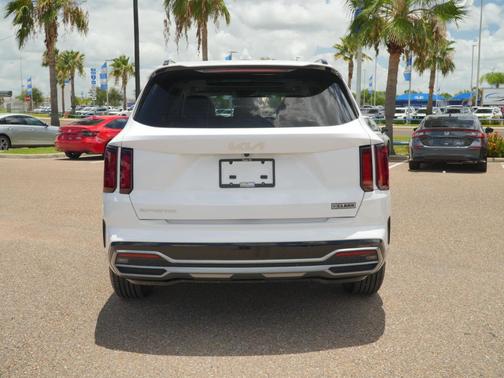 Glacial White Pearl 2023 Kia Sorento S