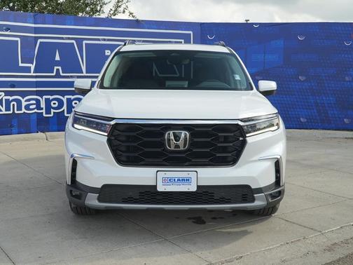 2025 Honda Pilot Touring 8-Passenger