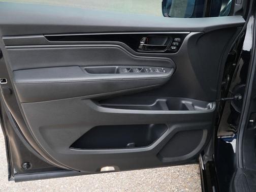 Crystal Black Pearl 2024 Honda Odyssey Elite