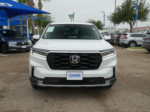 Platinum White Pearl 2025 Honda Pilot Touring 8-Passenger