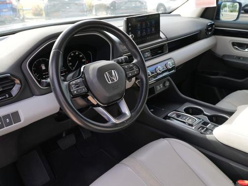 Obsidian Blue Pearl 2023 Honda Pilot Touring 8-Passenger