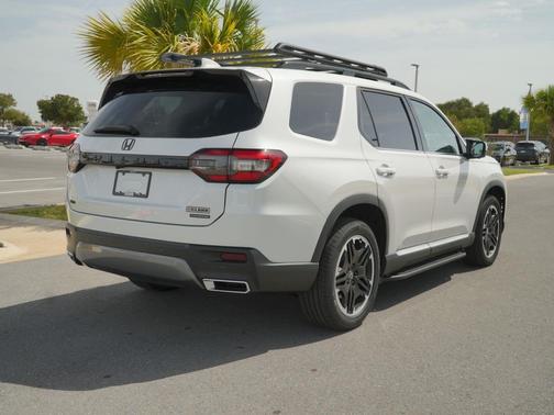 Platinum White Pearl 2026 Honda Pilot Touring 8-Passenger