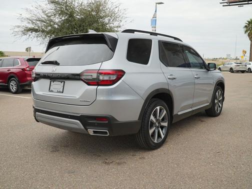 2025 Honda Pilot Touring 8-Passenger