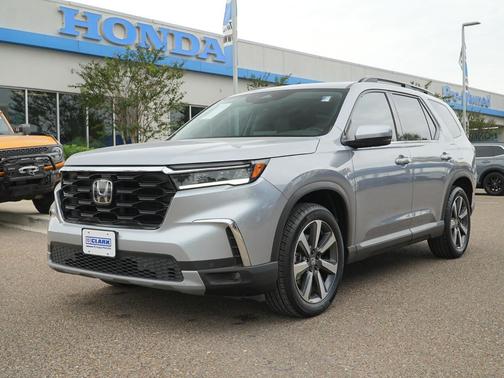 2025 Honda Pilot Touring 8-Passenger