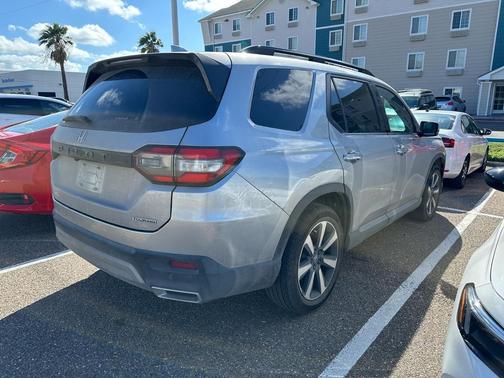 2025 Honda Pilot Touring 8-Passenger