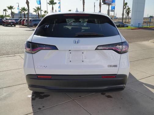 Platinum White Pearl 2026 Honda HR-V LX