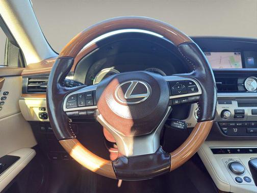 2016 Lexus ES 300h Base