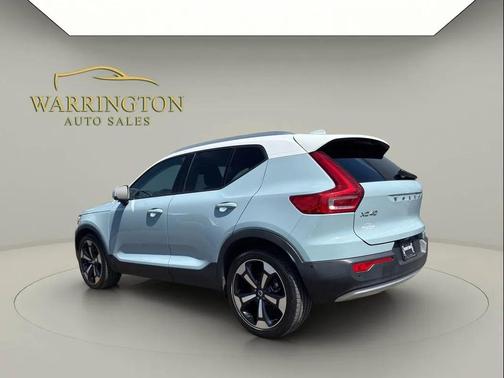 Bright Silver Metallic 2019 Volvo XC40 T5 Momentum