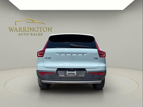 Bright Silver Metallic 2019 Volvo XC40 T5 Momentum