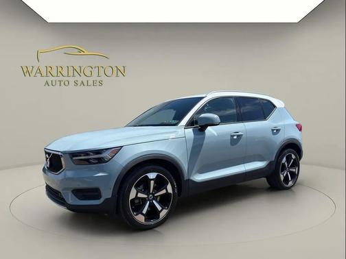 Bright Silver Metallic 2019 Volvo XC40 T5 Momentum
