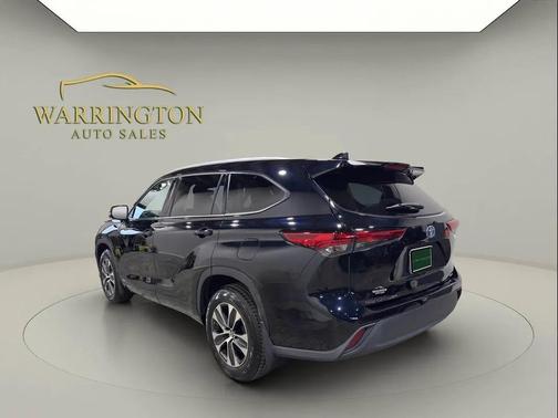 2022 Toyota Highlander Hybrid XLE
