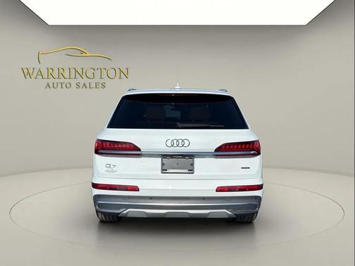 Glacier White Metallic 2023 Audi Q7 55 Premium