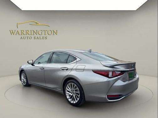 2021 Lexus ES 300h Luxury