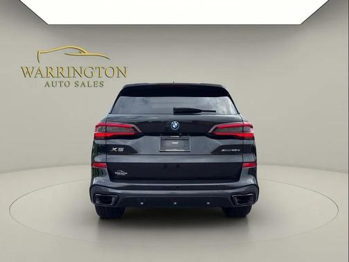 Black Sapphire Metallic 2022 BMW X5 PHEV xDrive45e