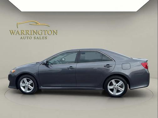 Magnetic Gray Metallic 2014 Toyota Camry SE