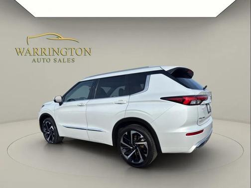 White 2023 Mitsubishi Outlander SEL S-AWC