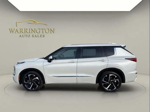 White 2023 Mitsubishi Outlander SEL S-AWC