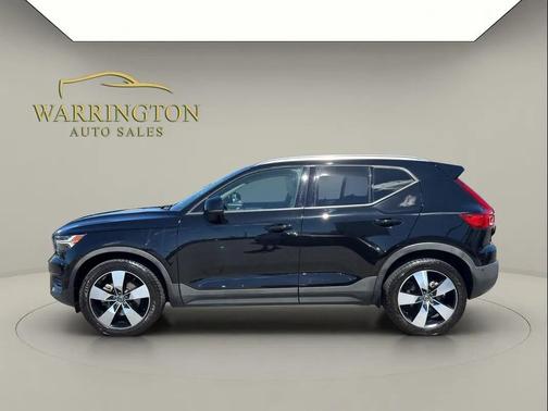 Black 2019 Volvo XC40 T5 Momentum