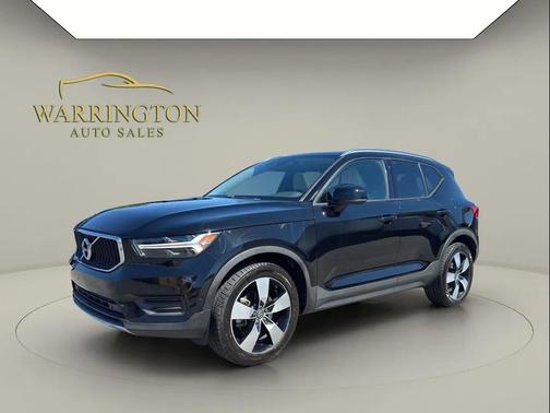 Black 2019 Volvo XC40 T5 Momentum