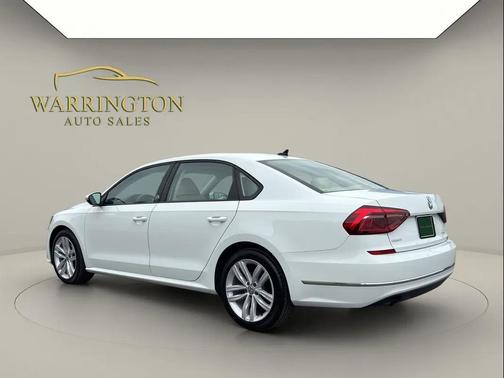 Pure White 2019 Volkswagen Passat 2.0T Wolfsburg Edition