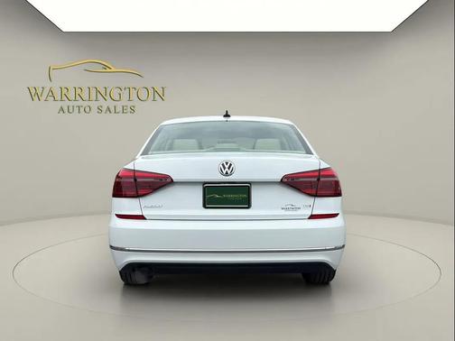 Pure White 2019 Volkswagen Passat 2.0T Wolfsburg Edition