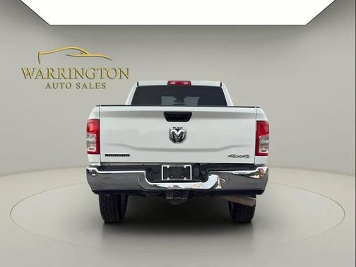 Bright White Clearcoat 2024 RAM 2500 Big Horn Crew Cab 4x4 6'4' Box