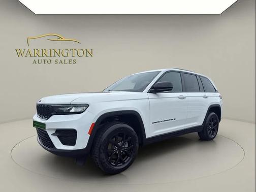 Bright White Clearcoat 2024 Jeep Grand Cherokee Altitude