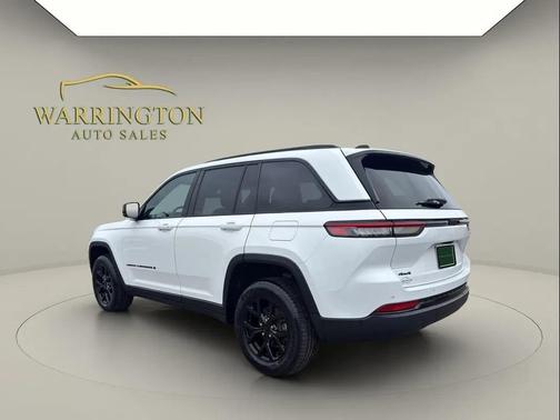 Bright White Clearcoat 2024 Jeep Grand Cherokee Altitude