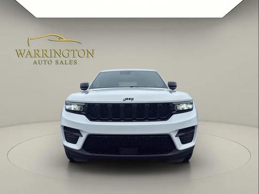 Bright White Clearcoat 2024 Jeep Grand Cherokee Altitude