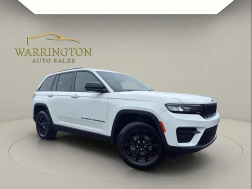 Bright White Clearcoat 2024 Jeep Grand Cherokee Altitude