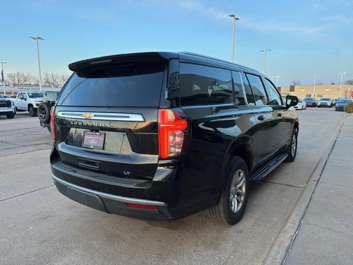 2023 Chevrolet Suburban LT
