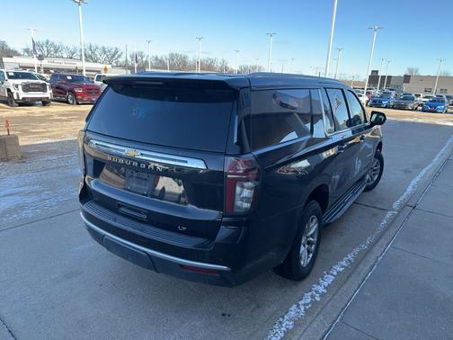 2023 Chevrolet Suburban LT