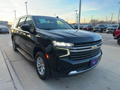 2023 Chevrolet Suburban LT