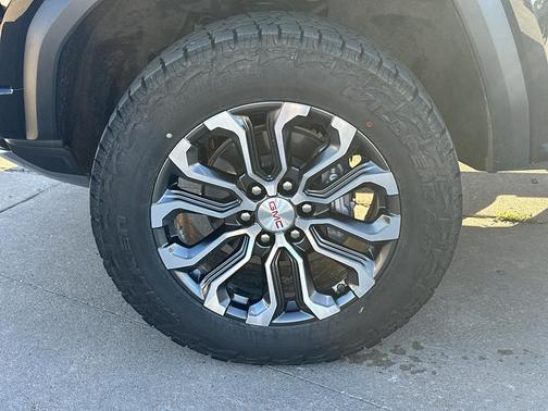 2023 GMC Canyon Denali