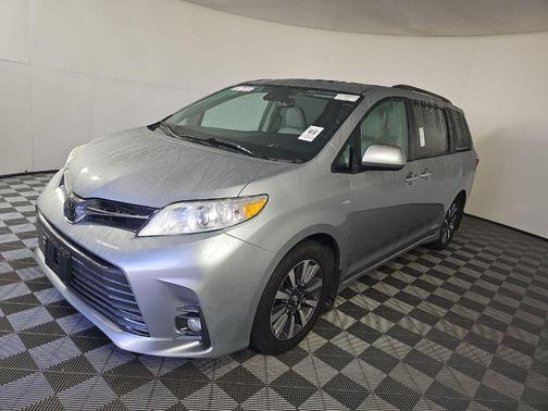 2018 Toyota Sienna XLE Premium