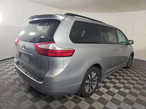 2018 Toyota Sienna XLE Premium