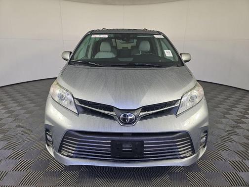 2018 Toyota Sienna XLE Premium