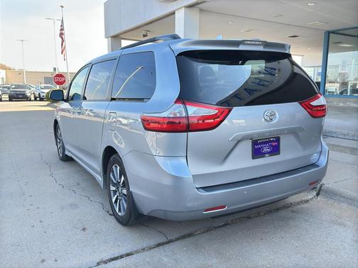 2018 Toyota Sienna XLE Premium