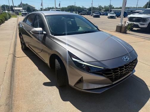 Metal 2023 Hyundai ELANTRA HEV Blue