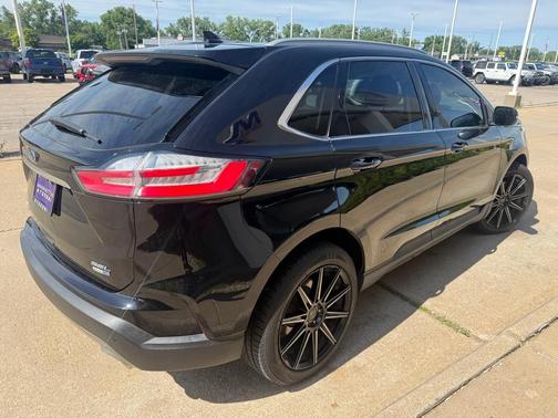 Agate Black Metallic 2019 Ford Edge SEL