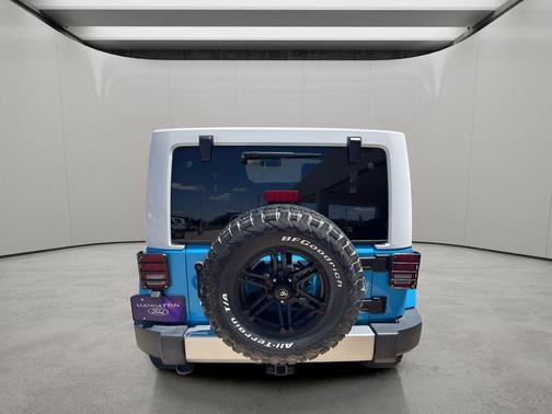 CHIEF 2017 Jeep Wrangler Unlimited Sahara