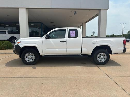 White 2022 Toyota Tacoma SR