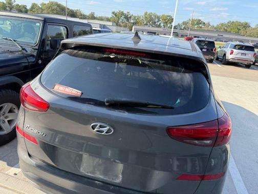 2021 Hyundai TUCSON SE