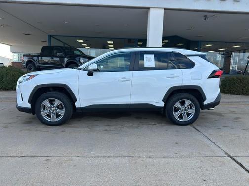 2024 Toyota RAV4 Hybrid XLE