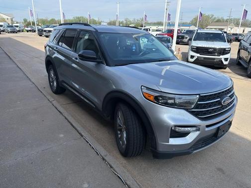 Iconic Silver Metallic 2023 Ford Explorer XLT