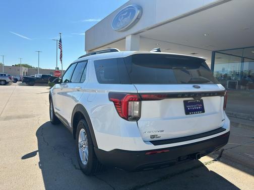 Star White 2026 Ford Explorer Active