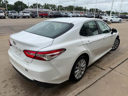 Super White 2018 Toyota Camry LE