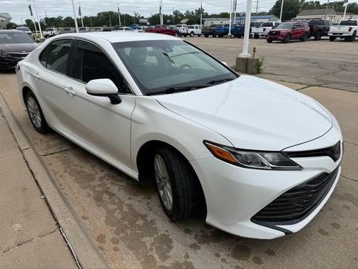 Super White 2018 Toyota Camry LE